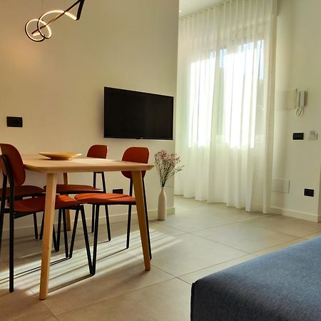 Jasmine Malpensa & Busto Center Apartment บุสโตอาร์ซีซีโอ ภายนอก รูปภาพ