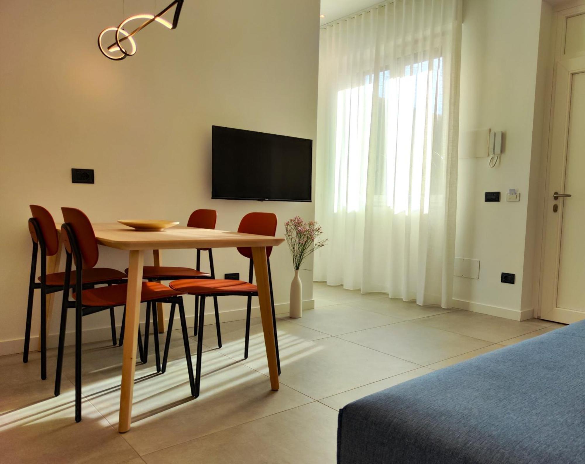 Jasmine Malpensa & Busto Center Apartment บุสโตอาร์ซีซีโอ ภายนอก รูปภาพ